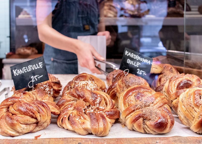 Swedish Kanelbullar cinnamon buns in a bakery window - Try making your own Kanelbullar as a part of your homeschool Sweden unit study!