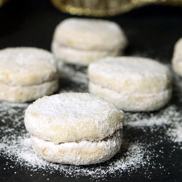 Serbian vanilice cookies