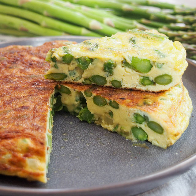 Easy asparagus frittata - Kids can help make Italian food