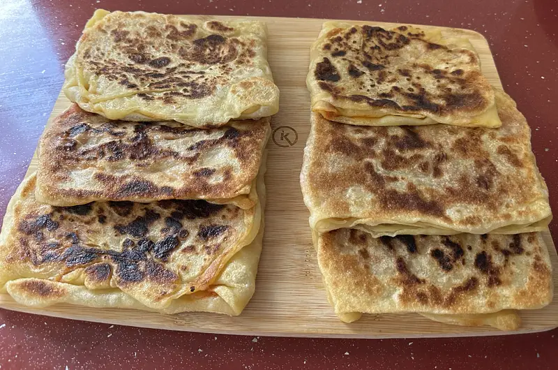 Mhadjeb (Algerian stuffed flatbread) - Image by RecetasByOumBilal.com - Children learn facts about North Africa and Algerian food