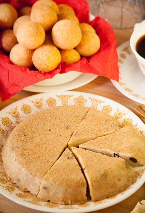 Colombian Christmas natilla with buñuelos - Image from CuriousCuisiniere.com - Kids learn about Colombia food and history