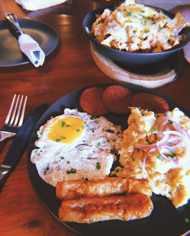 Dominican mangu (mashed green plantains) with a traditional Dominican breakfast - Image from Canva.com - Kids learn about food in the Dominican Republic 