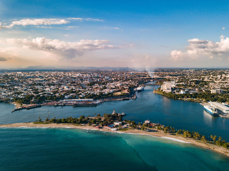 Landscape of the Malecon of Santo Domingo on a sunny day in the Dominican Republic - Image from Canva.com - Kids learn about the Dominican Republic