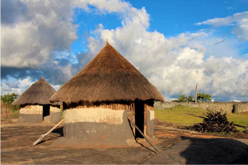 Traditional Zimbabwean bushmen houses - kids learn about Zimbabwe, Africa unit study